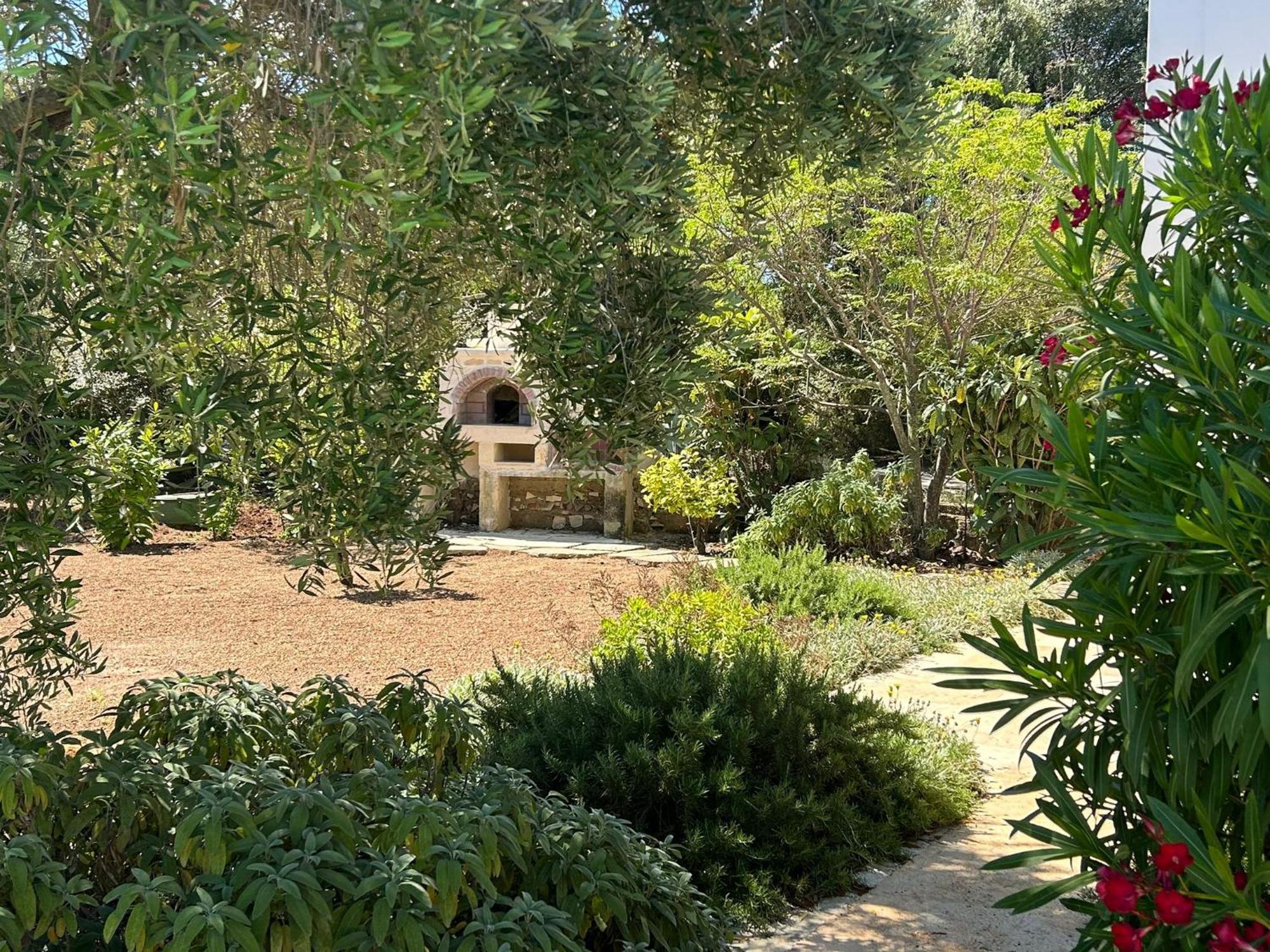 Вилла Traditional Trullo With Private Pool Near Остуни Экстерьер фото